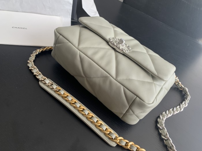  Handbag  Chanel size 26cmx16cmx9 cm 