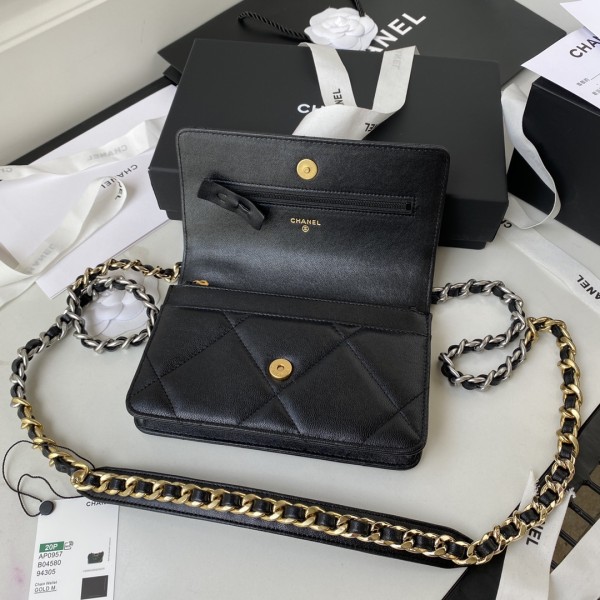  Handbag  Chanel  size  19 cm