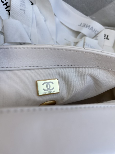  Handbag  Chanel  size 23 cm