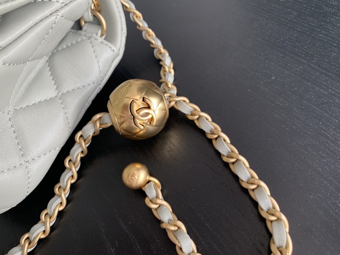  Handbag  Chanel size 20 cm