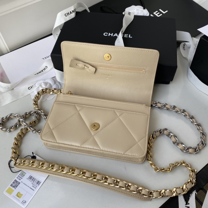  Handbag  Chanel size 19 cm