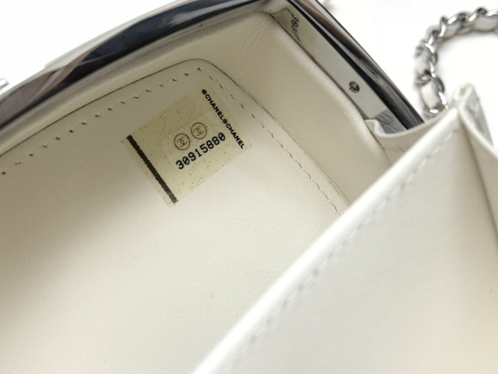  Handbag  Chanel size 12.7*12.7*7.6* cm