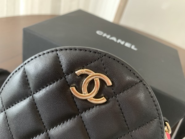 Handbag Chanel 2055 size 12cmx12cmx4.5 cm