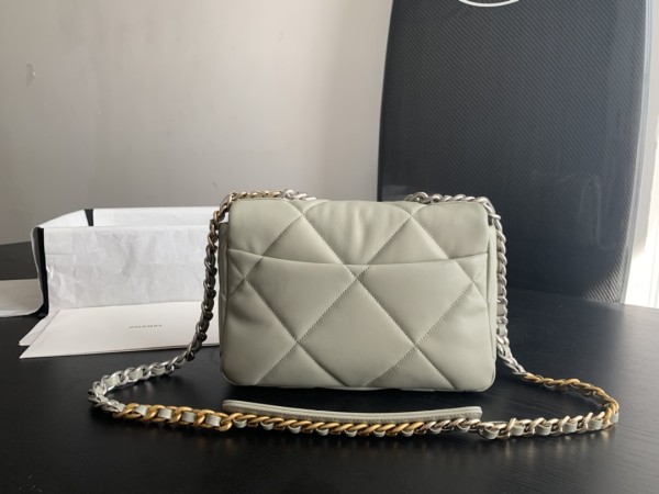  Handbag  Chanel size 26cmx16cmx9 cm 