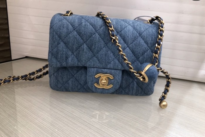  Handbag Chanel size  20 cm