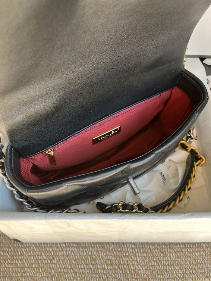  Handbag  Chanel size 26cm／30 cm 