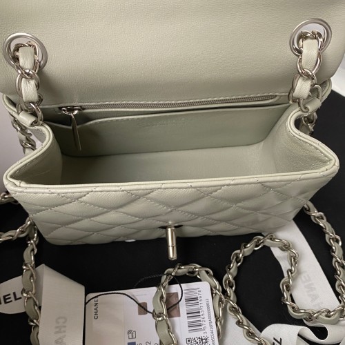  Handbag  Chanel size  17 cm