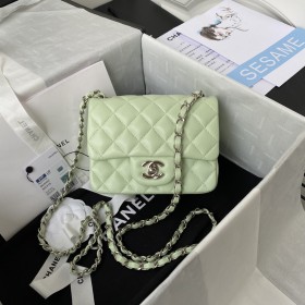 Handbag  Chanel size  17 cm