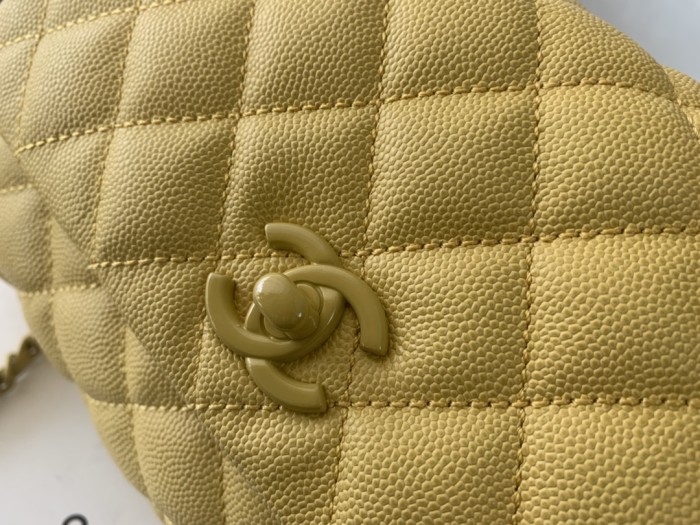  Handbag Chanel  size 13cmx19cmx9 cm