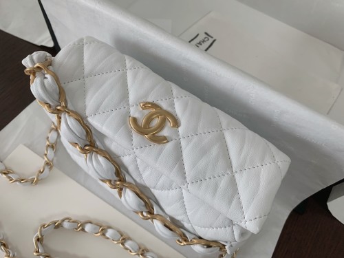  Handbag  Chanel 2479  size 19cmx13cmx7 cm 
