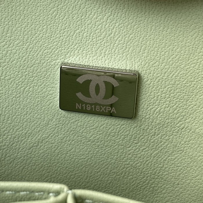  Handbag  Chanel  A01112  size 15.5x25.5x6.5 cm