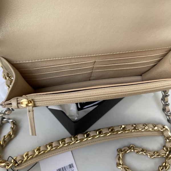  Handbag  Chanel size 19 cm