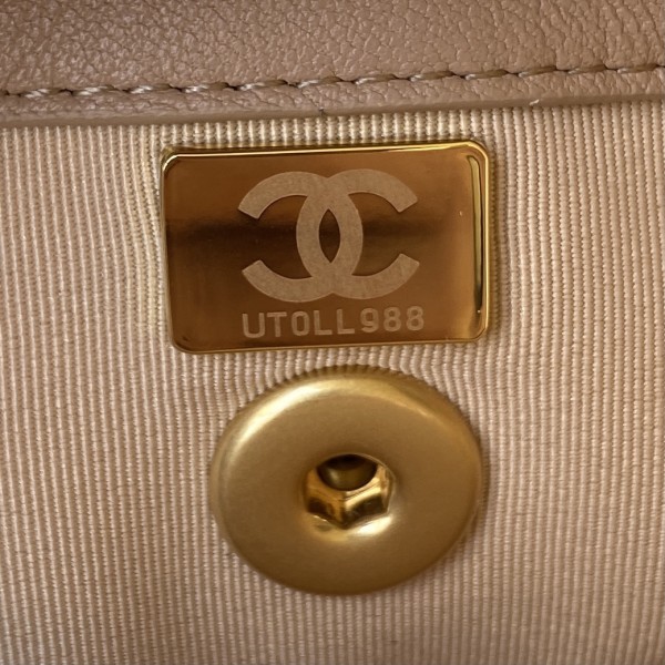  Handbag  Chanel  AS3011  size 21x13x7 cm