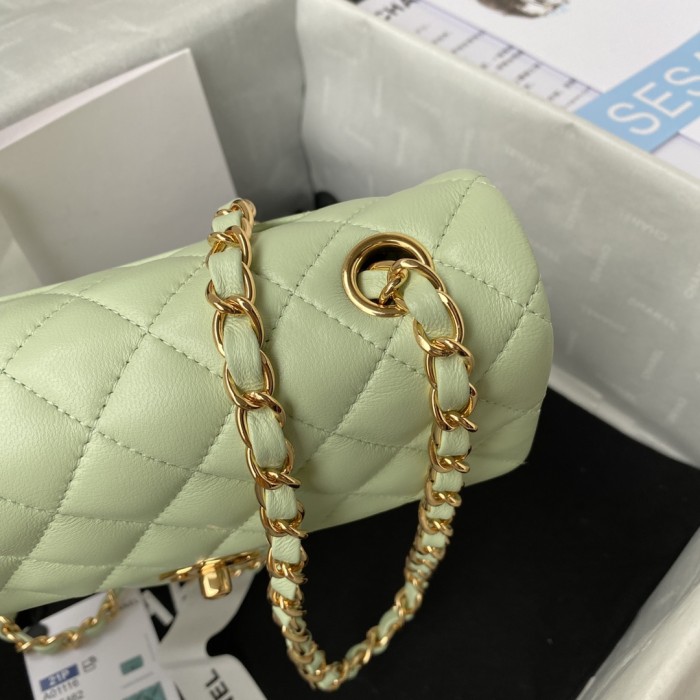  Handbag  Chanel size 20 cm