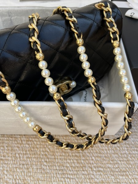  Handbag  Chanel size 23 cm