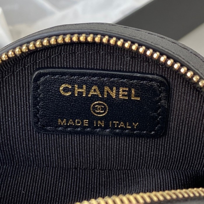  Handbag  Chanel  AP2568 size 17X14x2.4 cm