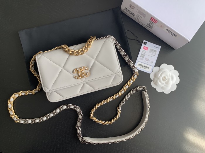 Handbag  Chanel 0957 size 19 cm 