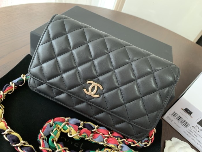  Handbag  Chanel 2022  size 19 cm