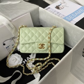  Handbag  Chanel size 20 cm