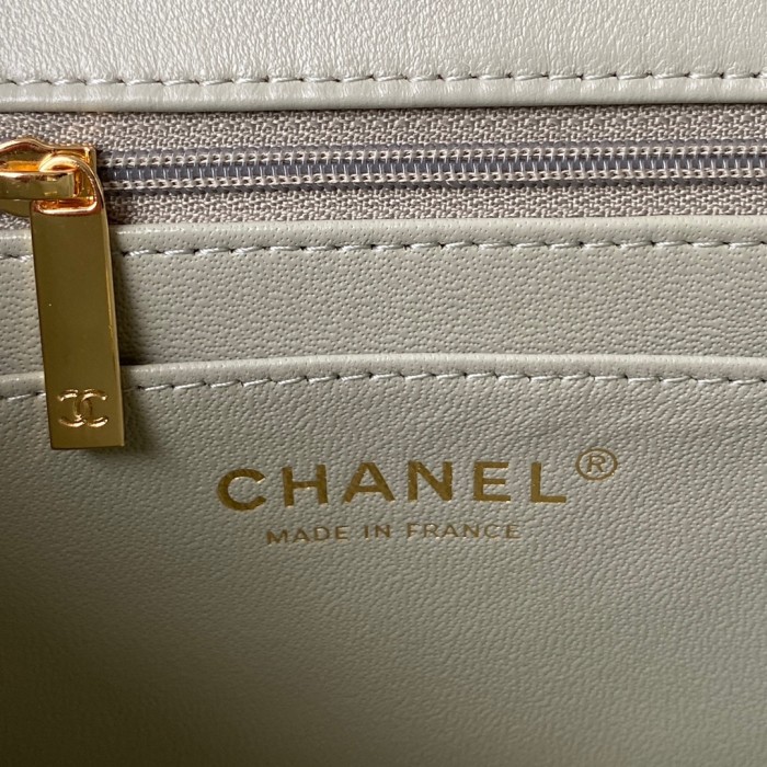 Handbag  Chanel size 17 cm