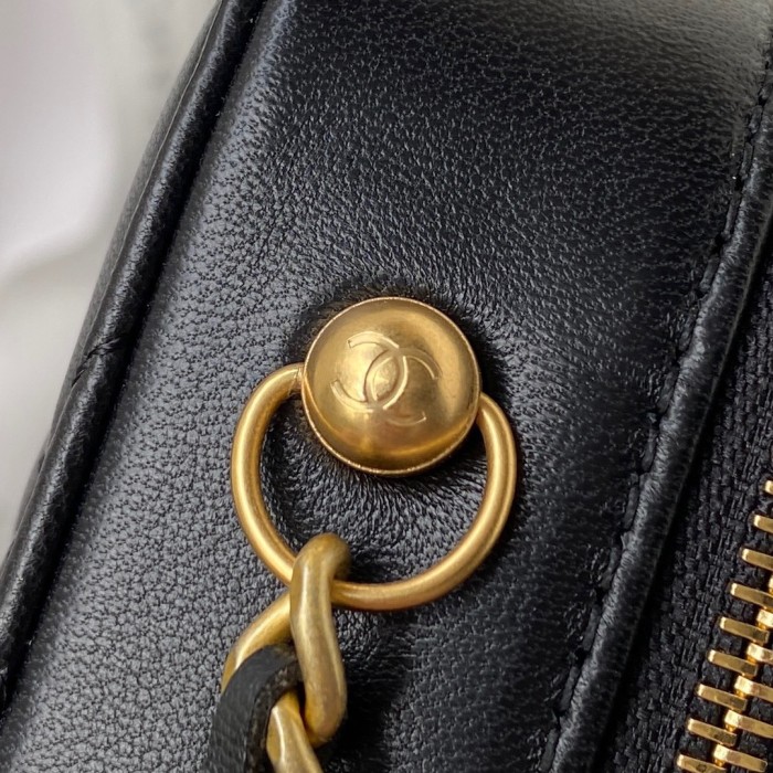  Handbag  Chanel AS2463 size 14x10x5.5 cm 