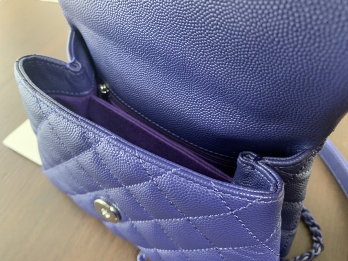  Handbag  Chanel  size  13cmx19cmx9 cm