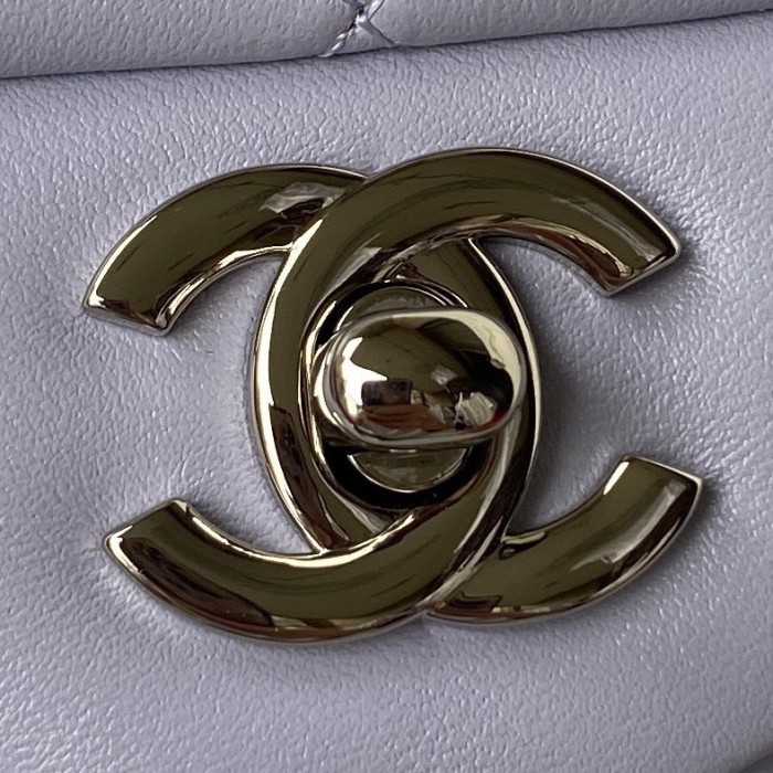  Handbag Chanel size 17 cm