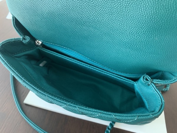  Handbag Chanel size  13cmx19cmx9 cm