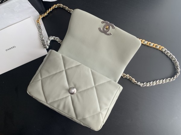  Handbag  Chanel size 26cmx16cmx9 cm 