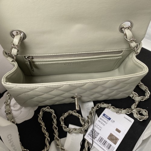  Handbag  Chanel size 20 cm