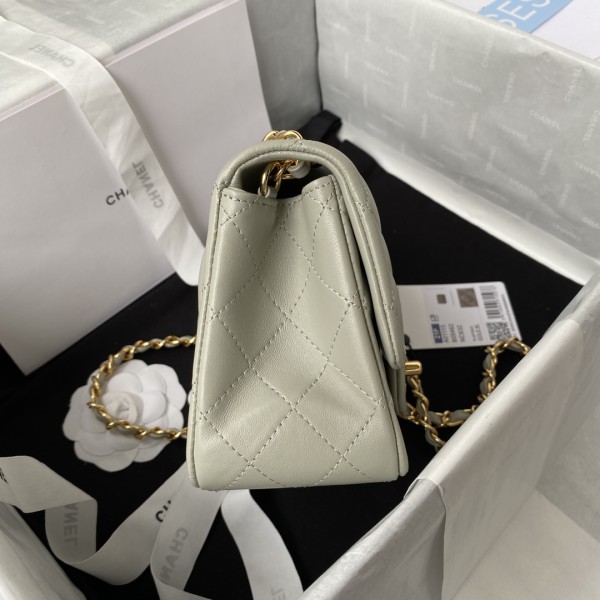 Handbag  Chanel size 17 cm