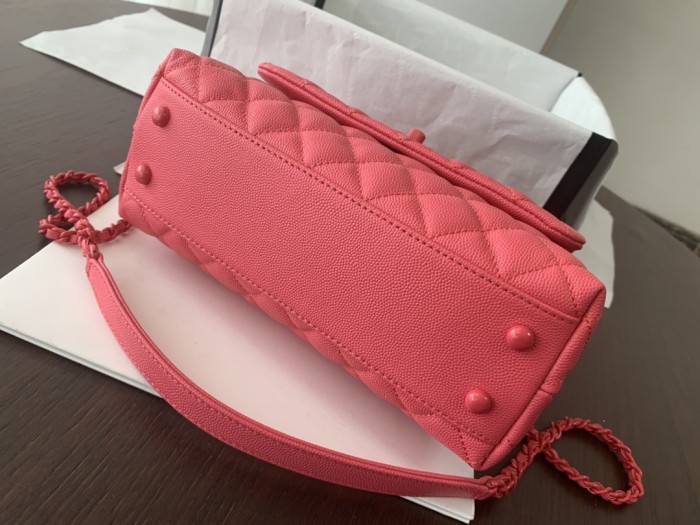  Handbag  Chanel size 13cmx19cmx9 cm