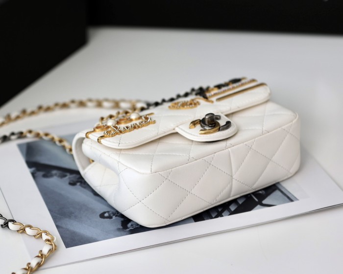  Handbag Chanel  size 19x11x8 cm