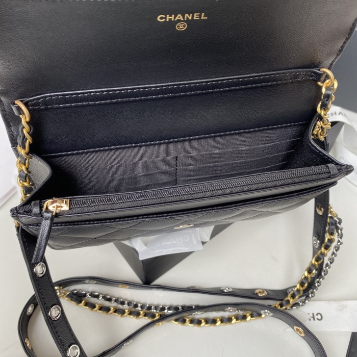  Handbag  Chanel AP2548 size 12.3x19.2x3.5 cm  