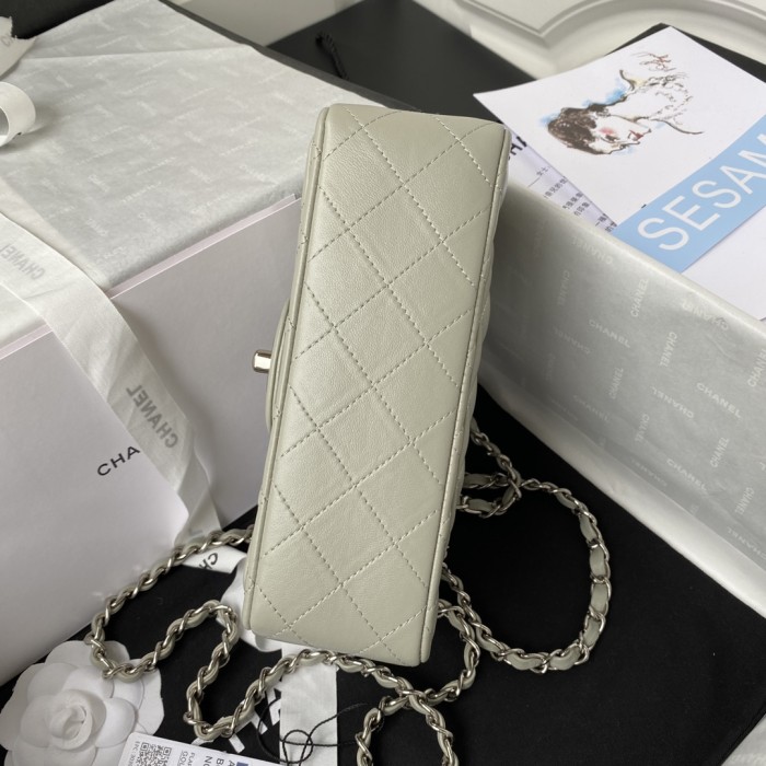  Handbag  Chanel size 20 cm