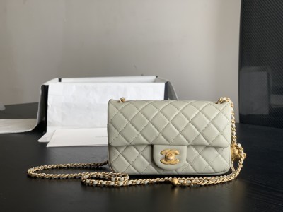  Handbag  Chanel size 20 cm