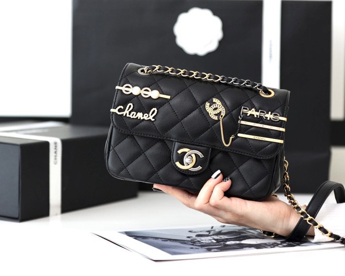  Handbag  Chanel size 19x11x8 cm