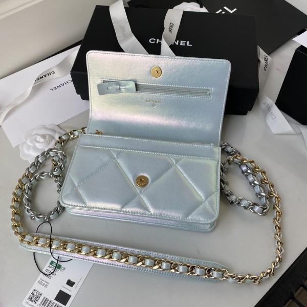  Handbag  Chanel size 19 cm