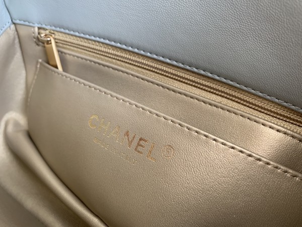  Handbag  Chanel size 20 cm