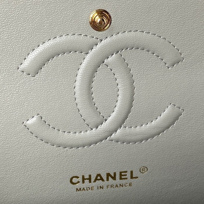  Handbag  Chanel A01112 size 15.5x25.5x6.5 cm