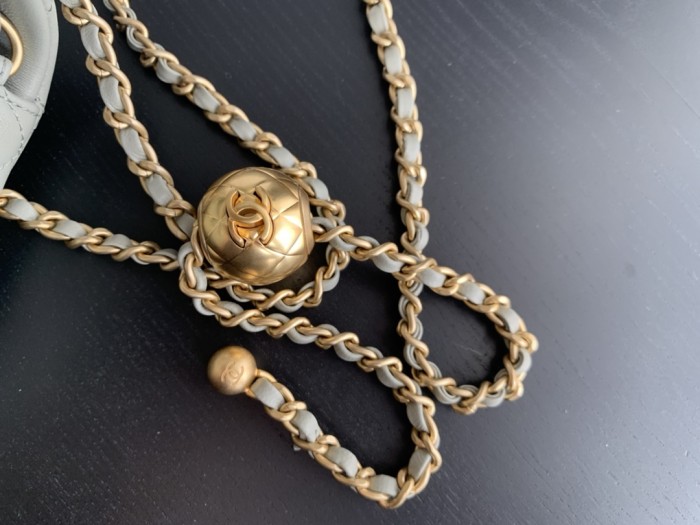  Handbag  Chanel size 17 cm 