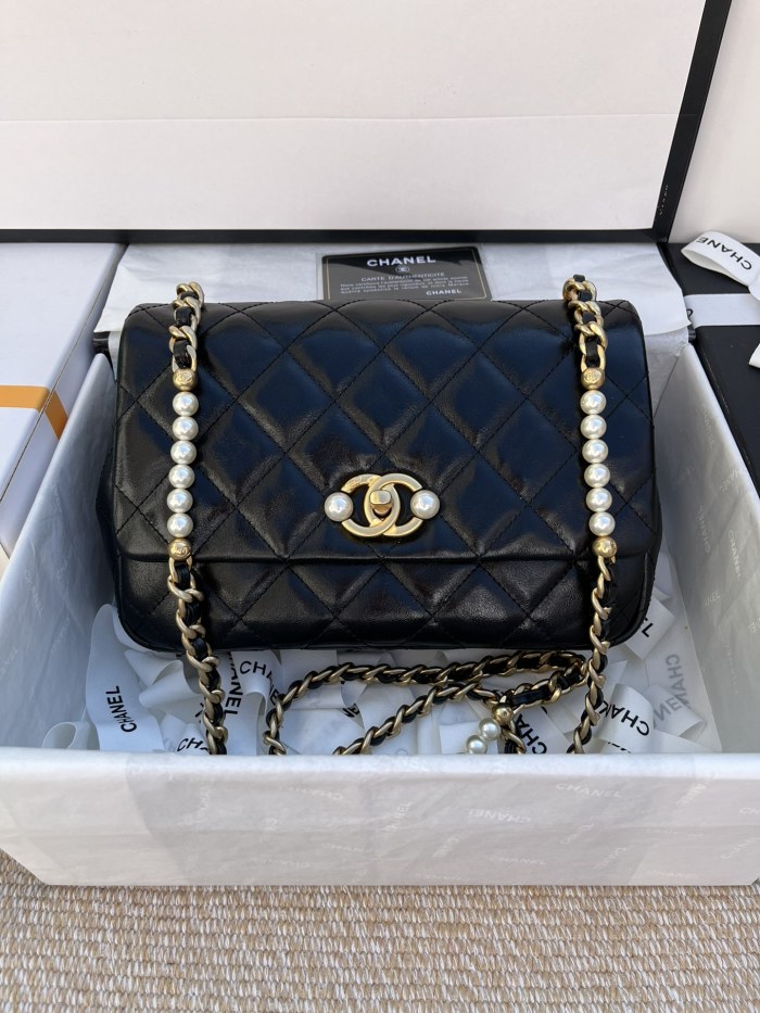  Handbag  Chanel size 23 cm