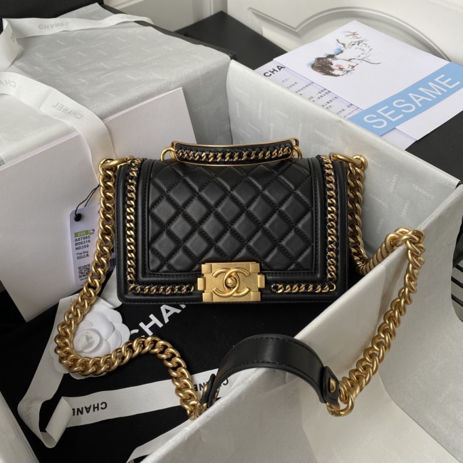  Handbag  Chanel size  20/25 cm