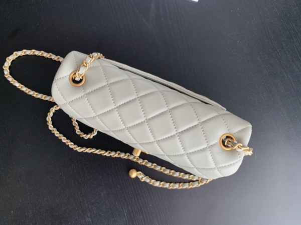  Handbag  Chanel size 20 cm
