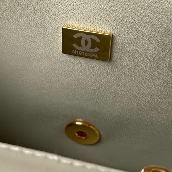 Handbag  Chanel size 17 cm