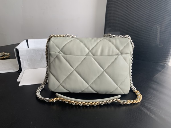  Handbag  Chanel size 26cmx16cmx9 cm 