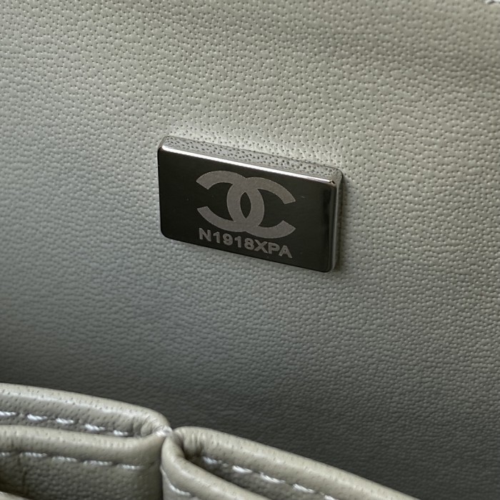  Handbag  Chanel A01112 size 15.5x25.5x6.5 cm