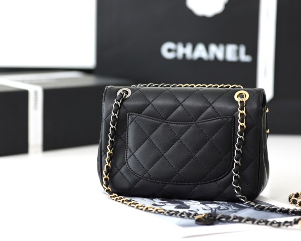  Handbag  Chanel size 19x11x8 cm