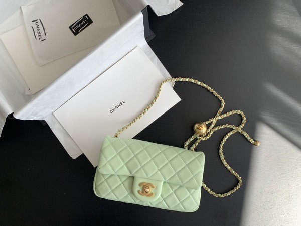  Handbag  Chanel size 17 cm 