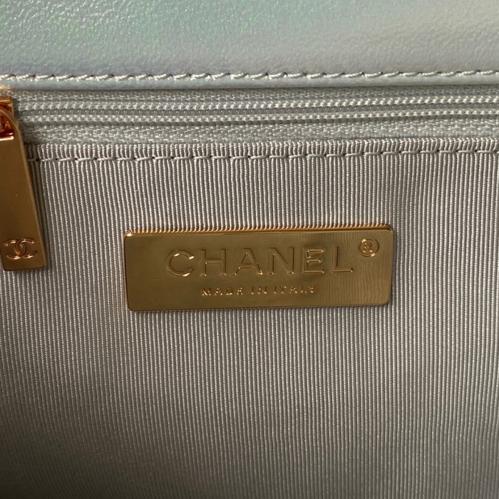  Handbag  Chanel size  30 cm
